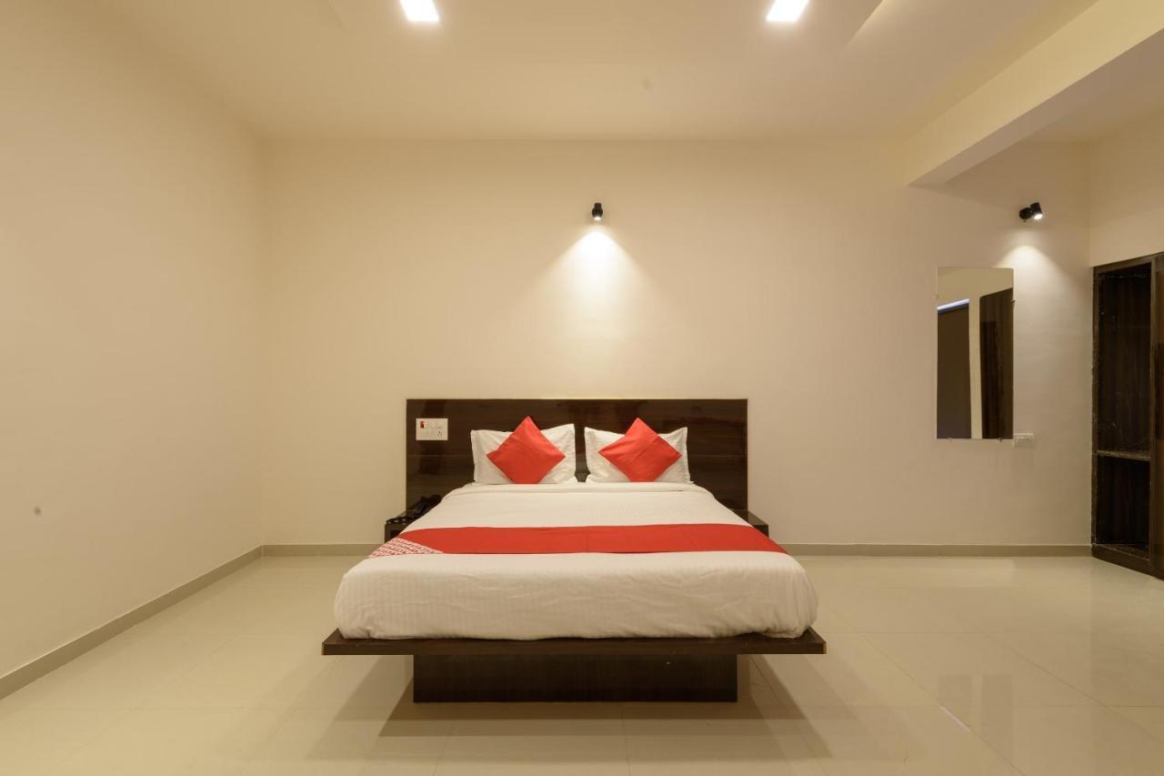 Oyo 22964 Kundan Lawns Hotell Shirdi Eksteriør bilde